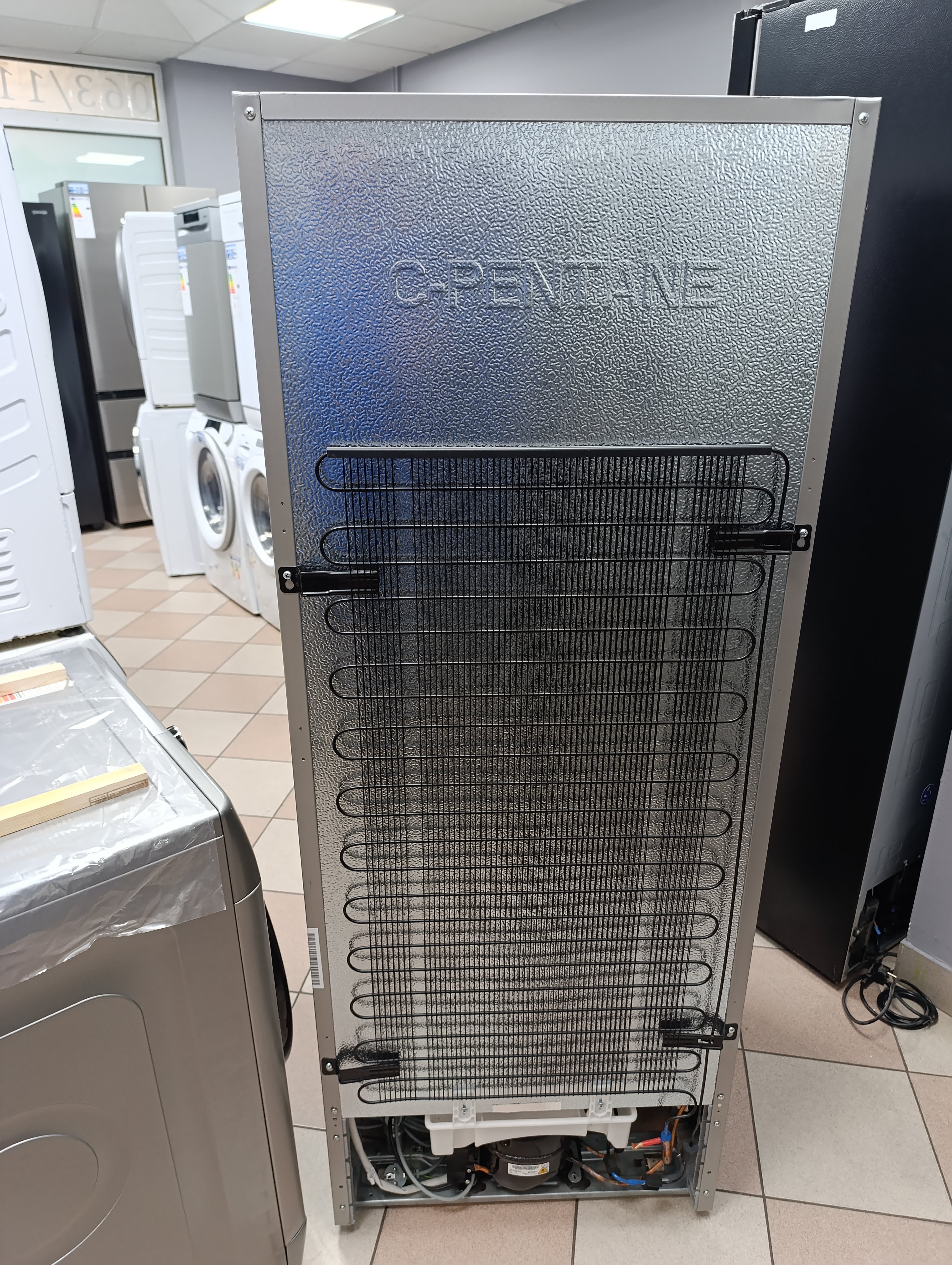 Frižider Electrolux LRB1DE33X , 155 cm.