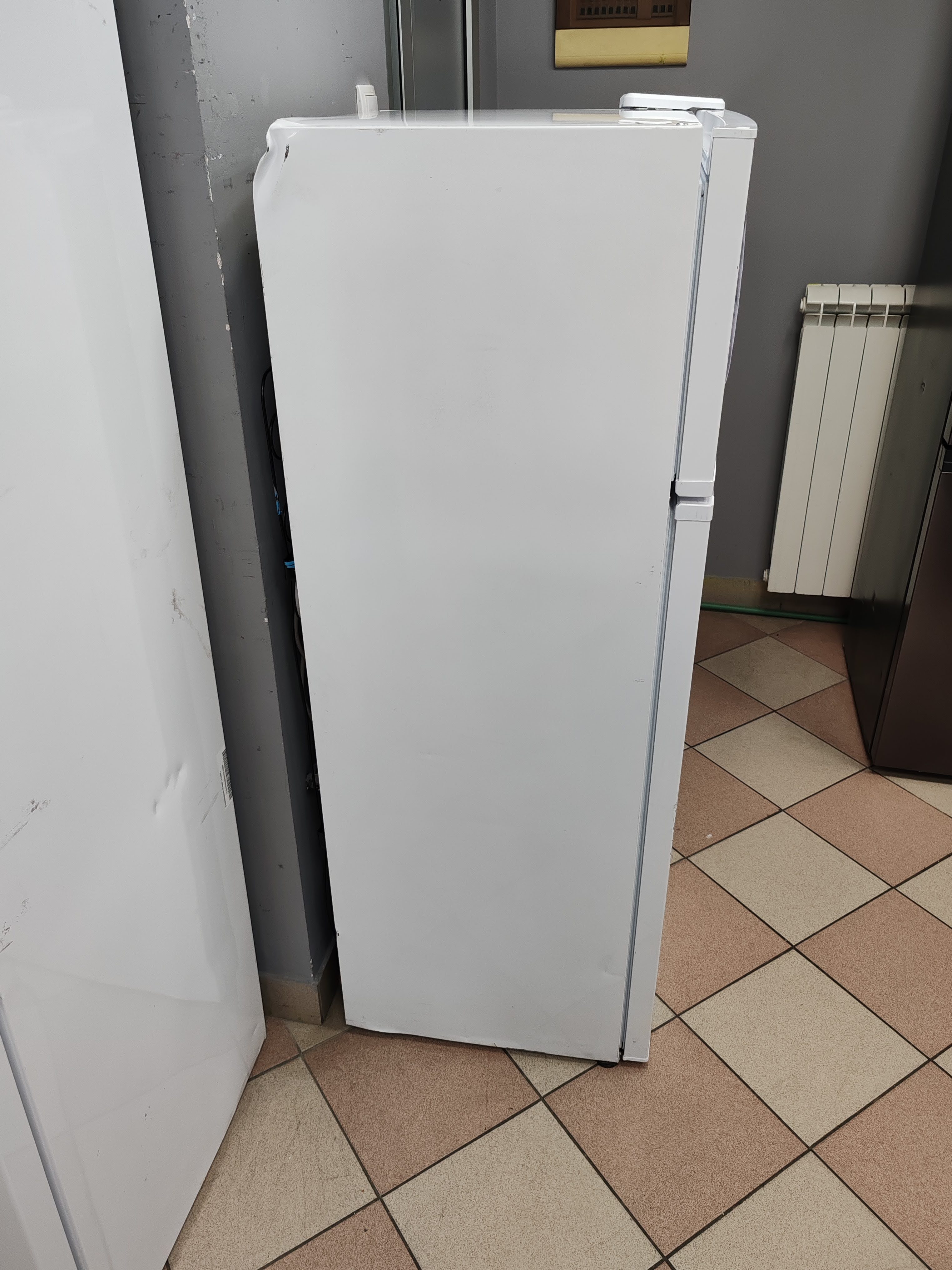 Frižider Indesit I55TM 4110 W 1, 144cm