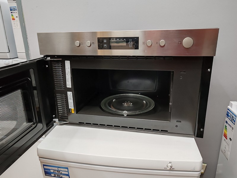 Ugradna mikrotalasna Hotpoint Ariston MN 214 IUX HA , 22l.