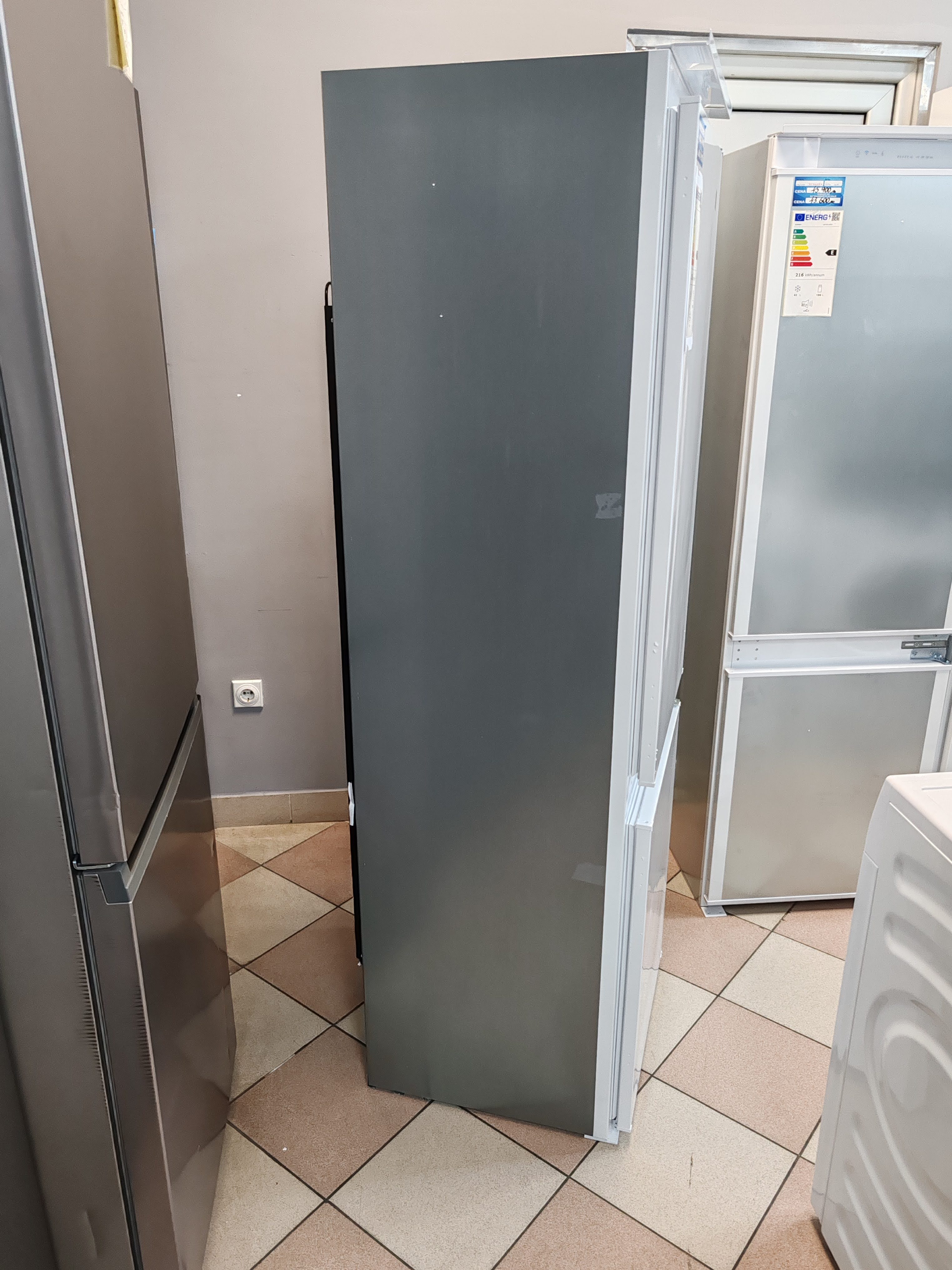 Ugradni Frižider Indesit IBM 18SC11R , 177 cm.