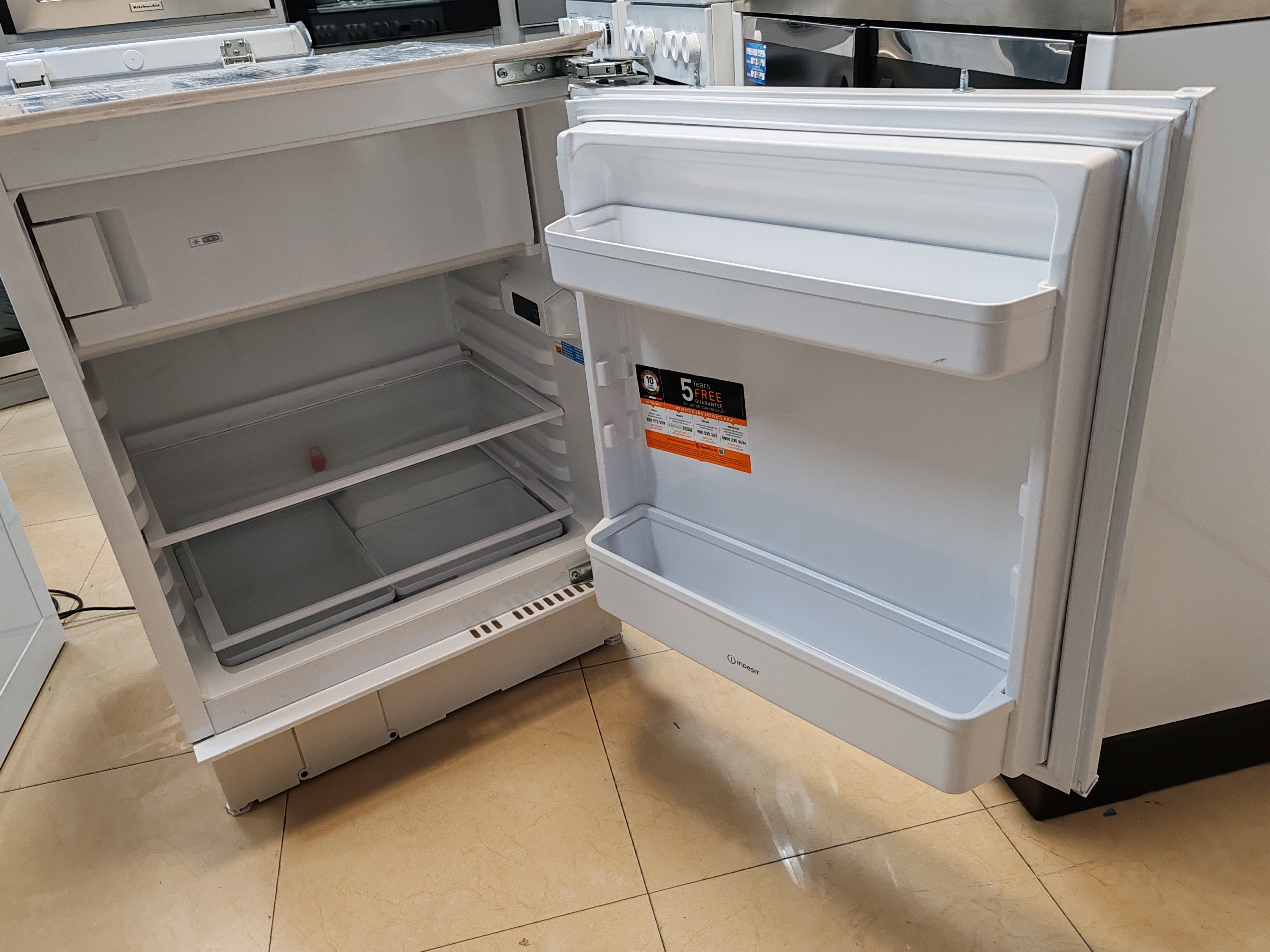 Ugradni frižider Indesit IN TSZ 1612, 82cm