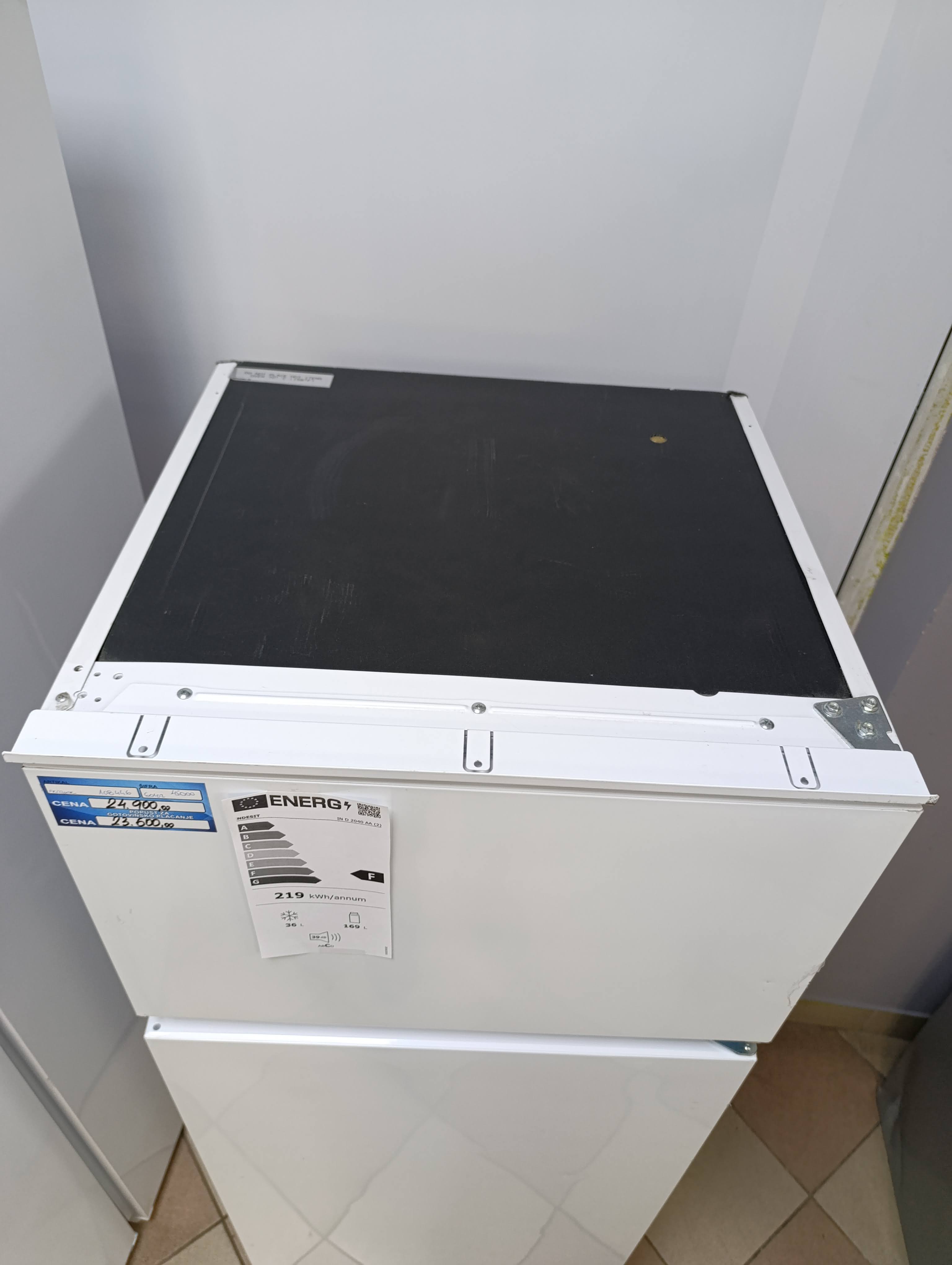 Ugradni frižider Indesit IND 2040 AA, 145cm.