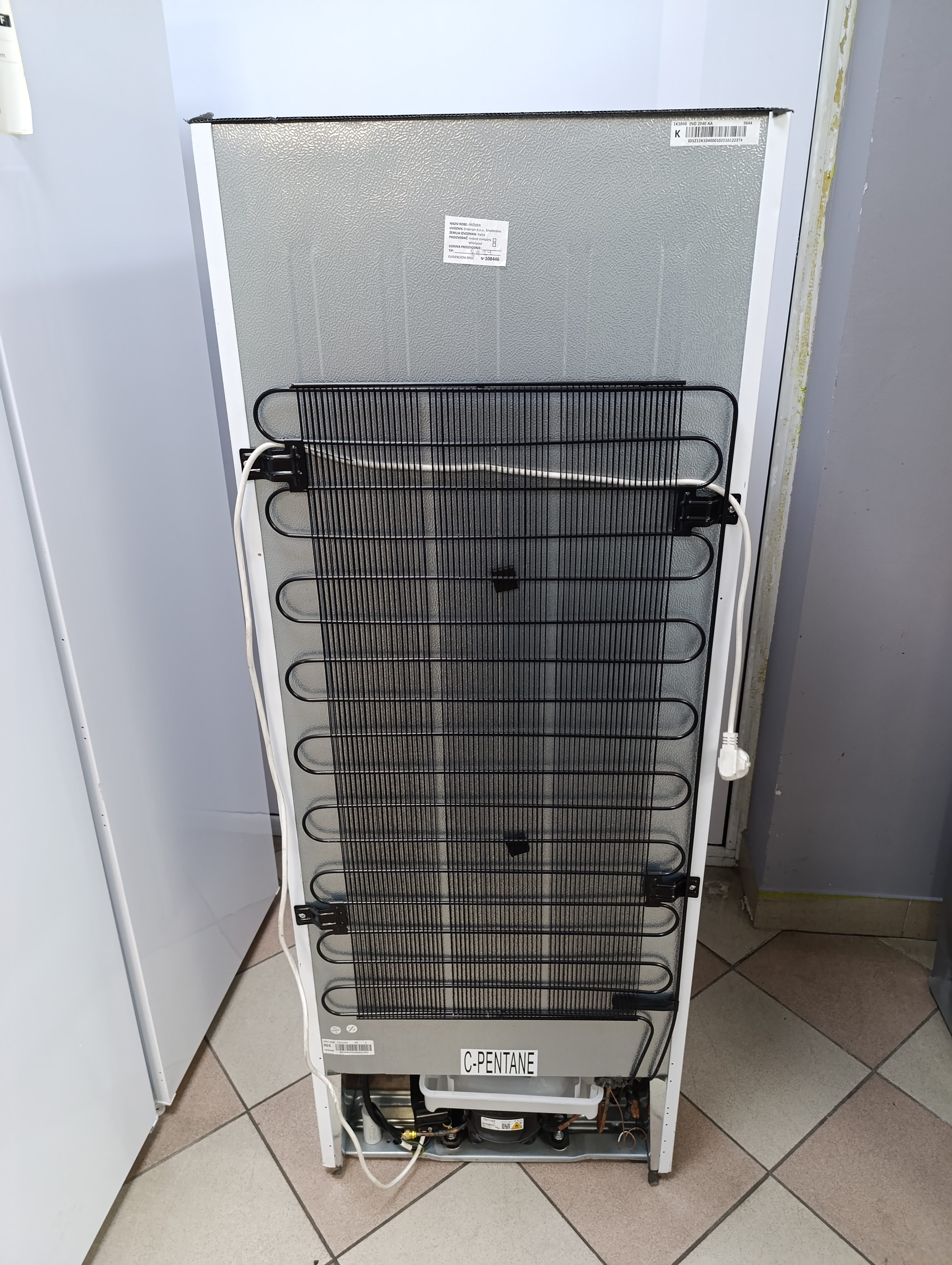 Ugradni frižider Indesit IND 2040 AA, 145cm.