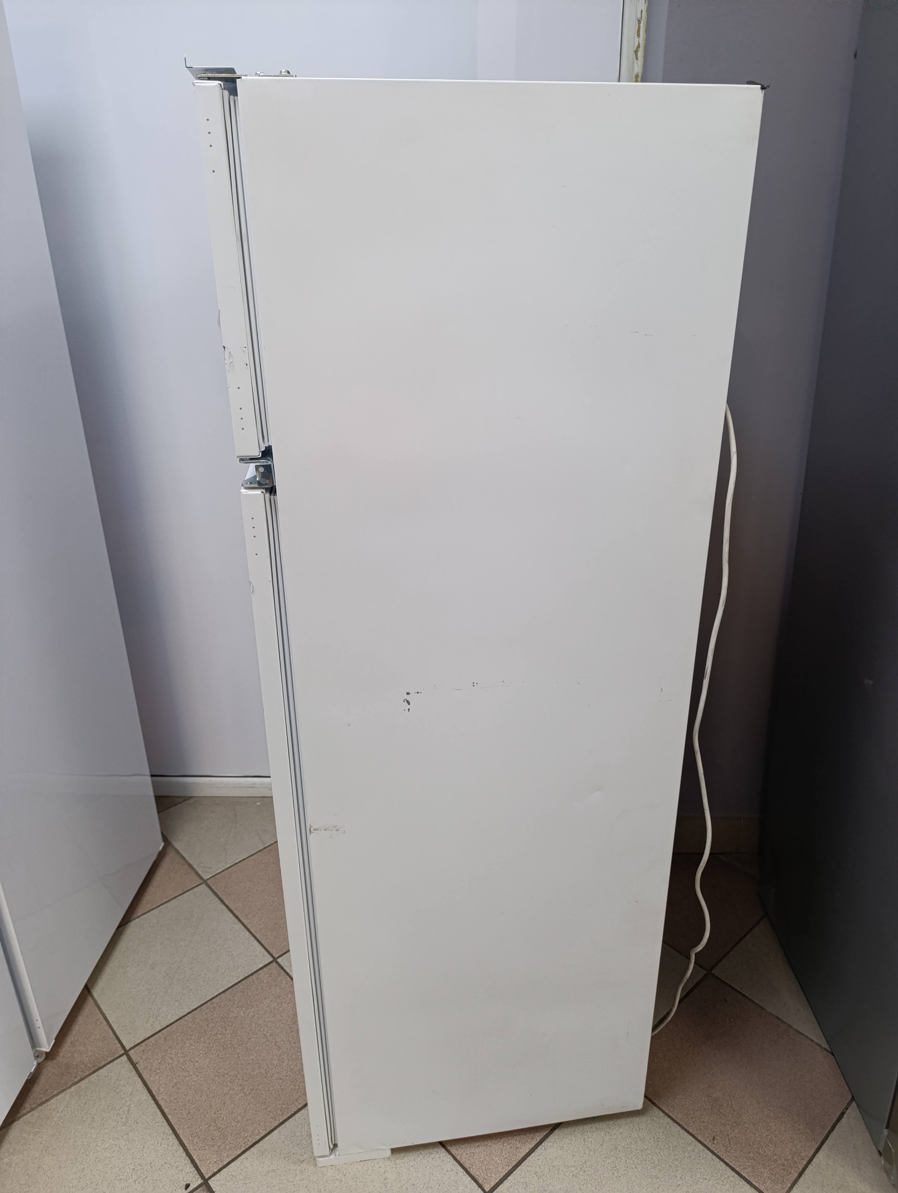 Ugradni frižider Indesit IND 2040 AA, 145cm.