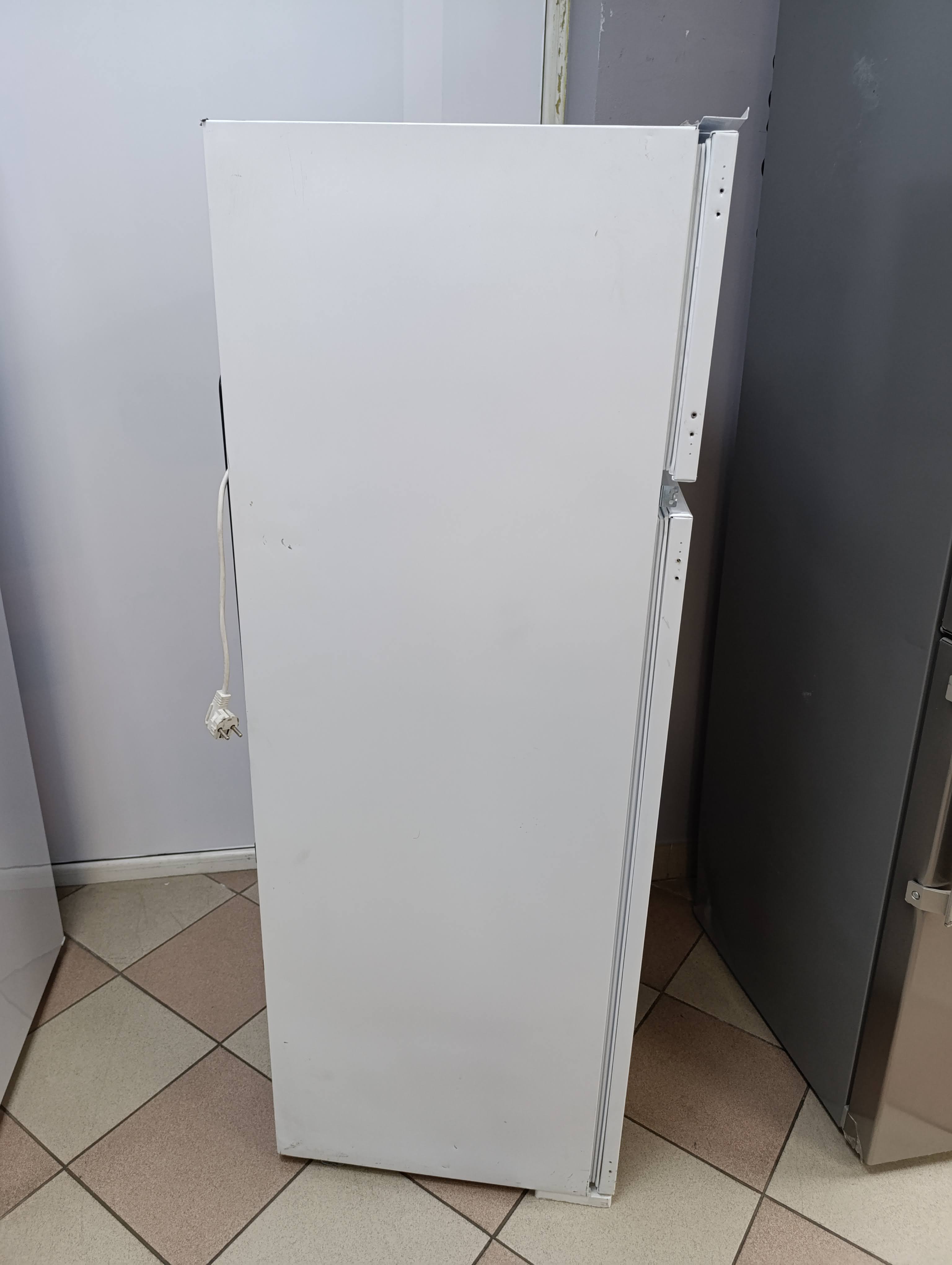 Ugradni frižider Indesit IND 2040 AA, 145cm.