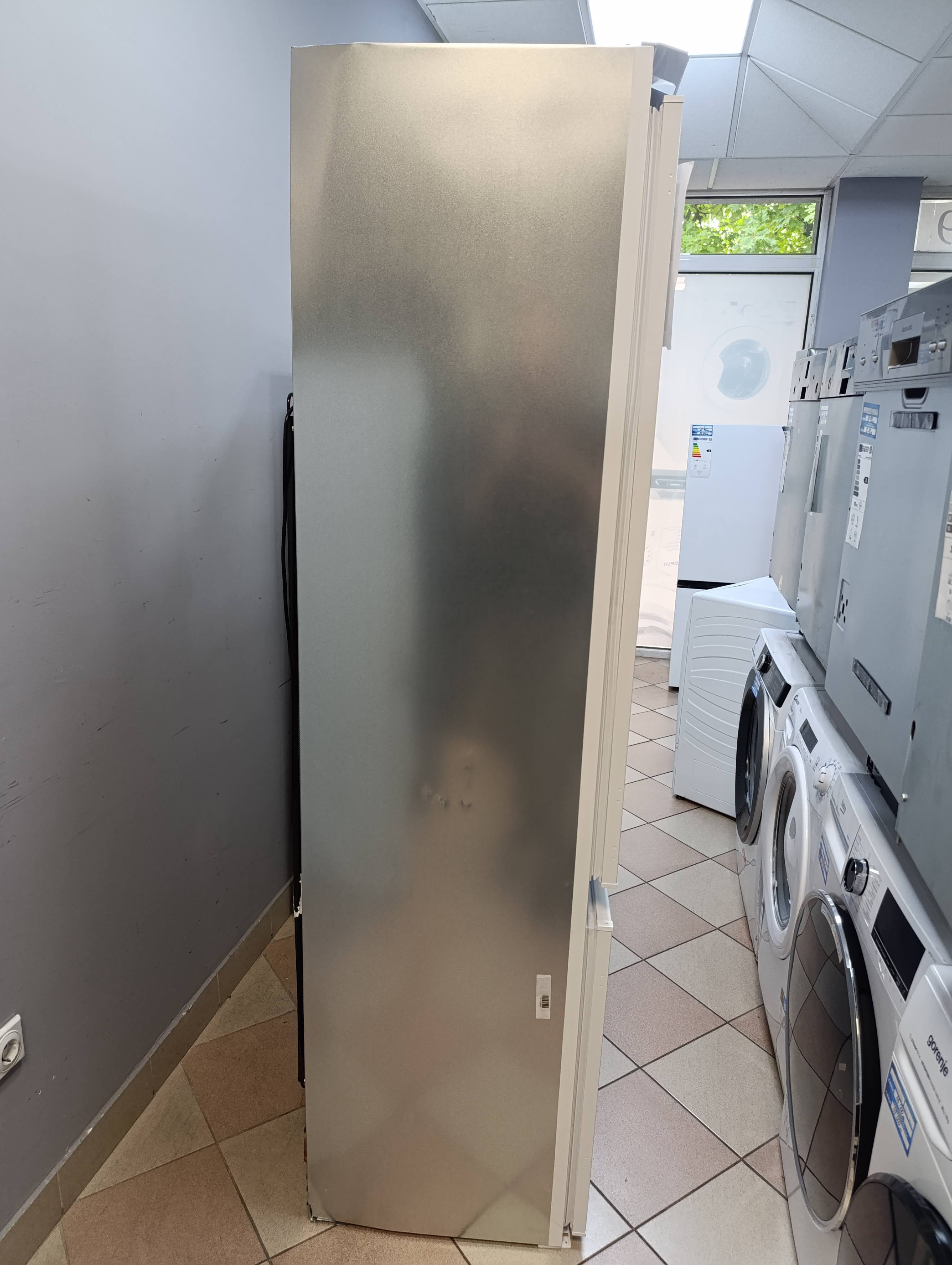 Ugradni frižider Whirlpool ART 9812 SF1, 194cm